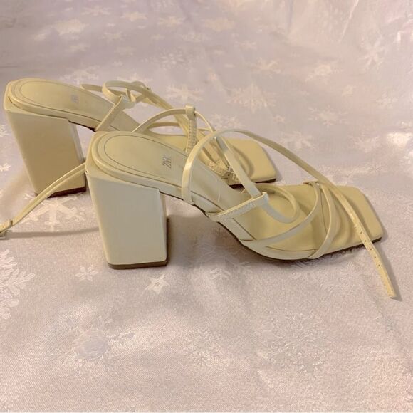Zara Sandals Block Heels Yellow Ankle Straps Sz 6.5 has issue see 2nd pic - Picture 3 of 7
